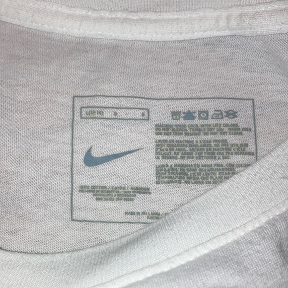 Nike Women’s Graphic T-Shirts Bundle of 4 tops- White, Purple, Pink, Teal - Picture 3 of 9